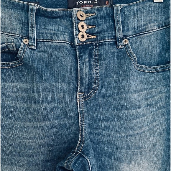 Torrid Distressed Mid Rise Skinny Jeans    Size 10R - Picture 5 of 13